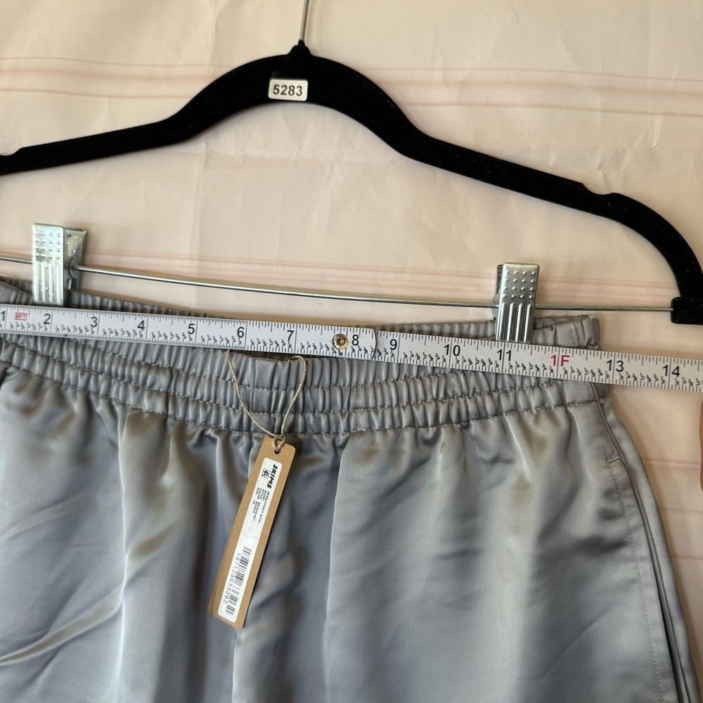 Skims Sporty Satin Shorts In Mirror Silver Sz XS NWT $98 - Picture 4 of 9